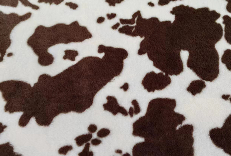 Tecido de pelúcia estampado em pele de coelho de vaca 500mg * 160cm Tecido de pelúcia estampado em pele de coelho de vaca 500mg * 160cm