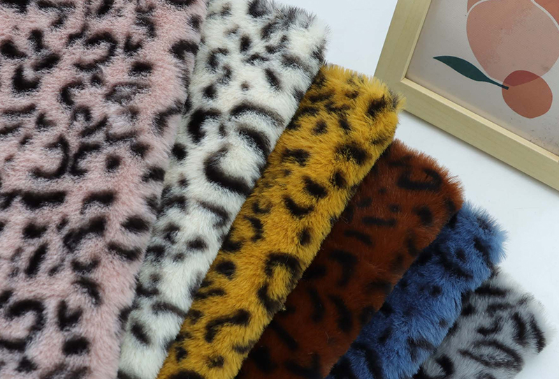 Tecido de pelúcia estampado de pele de coelho com laço de leopardo 500 mg * 160 cm