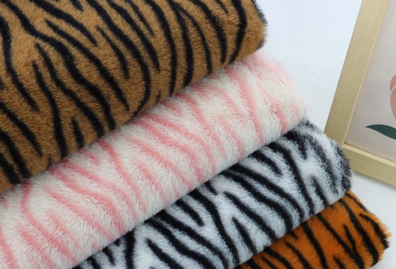 Tecido de pelúcia de pele de coelho com estampa de tigre 500 mg * 160 cm
